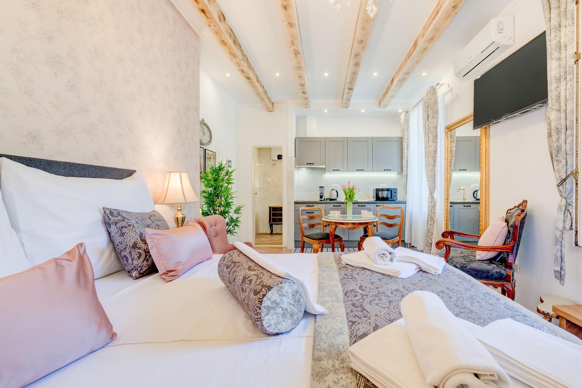 Le Monde Luxury Accommodation Сплит Екстериор снимка